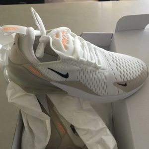 New Women’s Nike Air Max 270 size 9